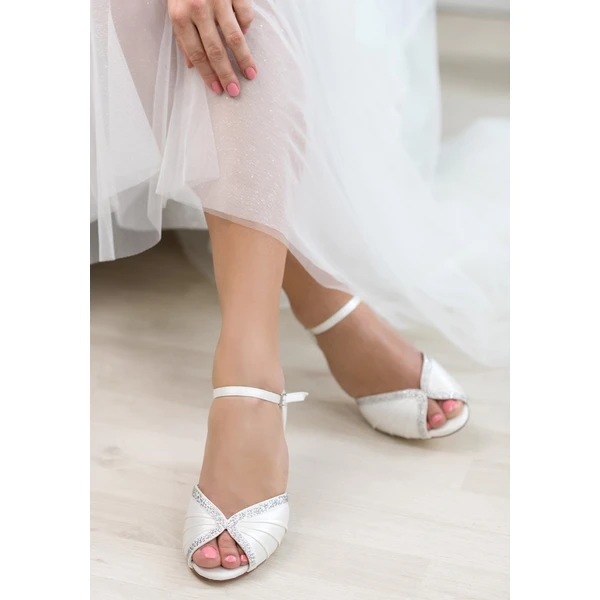 Naomi, svatební boty